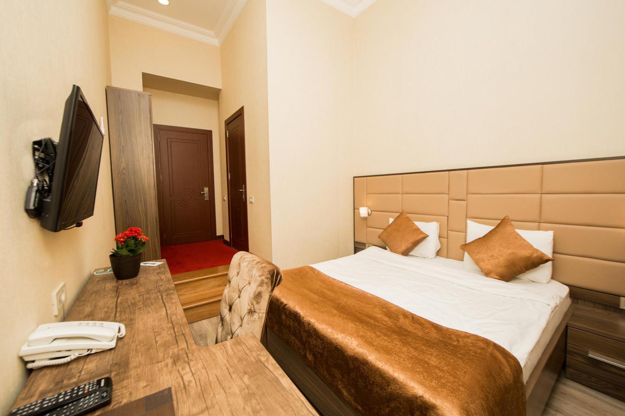 Passaje Old Hotel Baku Bagian luar foto
